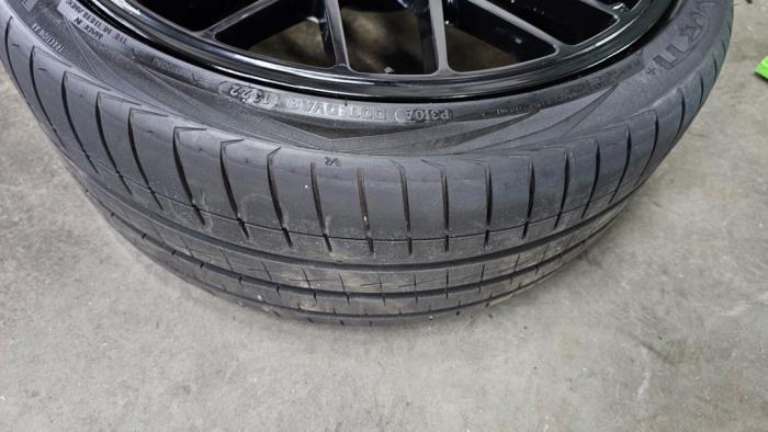 Wheel + tyre from a Volkswagen Golf 2019