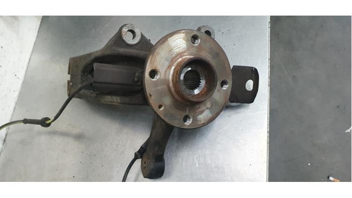 Knuckle, front right from a Peugeot 108 1.0 12V 2017