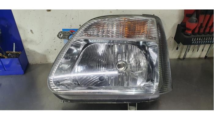 Headlight, left from a Suzuki Wagon R+ 2004