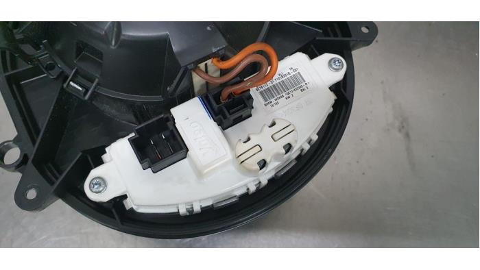 Heating and ventilation fan motor from a BMW 3 serie (F30) 320d 2.0 16V EfficientDynamicsEdition 2013