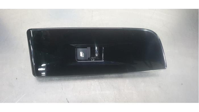 Usados Interruptor de ventanilla eléctrica Citroen C5-X Precio € 20,00 Norma de margen ofrecido por De Witte Boerderij AutoMotive