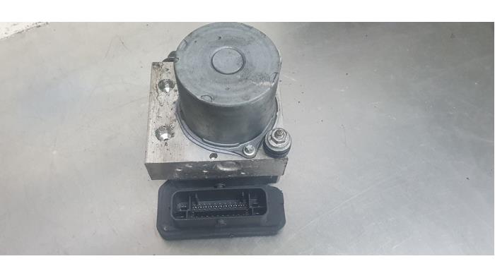 Begagnade ABS-pump Skoda Fabia III Combi (NJ5) 1.4 TDI 16V 90 Greentech Pris € 25,00 Marginaltabell erbjuds av De Witte Boerderij AutoMotive