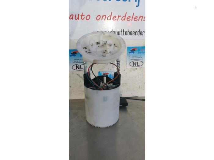 Bomba eléctrica de combustible de un BMW 1 serie (E81) 116i 2.0 16V 2010