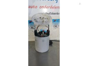Używane Elektryczna pompa paliwa BMW 1 serie (E81) 116i 2.0 16V Cena € 50,00 Procedura marży oferowane przez De Witte Boerderij B.V.