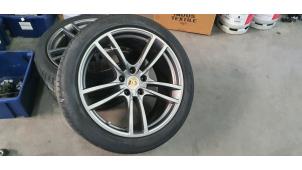 Used Wheel + tyre Porsche Cayenne III (9YA) 3.0 V6 Turbo 24V Price € 550,00 Margin scheme offered by De Witte Boerderij B.V.