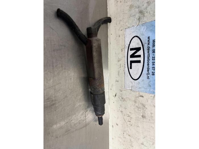 Usagé Injecteurs Volkswagen Caddy II (9K9A) 1.9 TDI Prix € 25,00 Règlement à la marge proposé par De Witte Boerderij AutoMotive