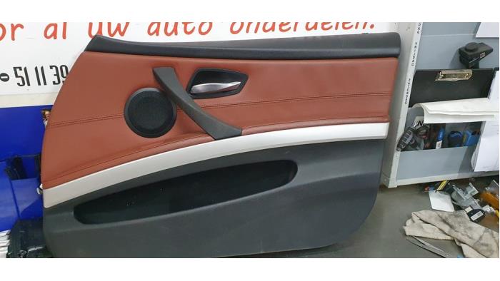 Front door trim 4-door, right from a BMW 3 serie Touring (E91) 320i 16V 2009
