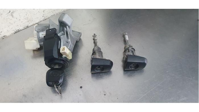 Set of locks from a Toyota Yaris II (P9) 1.0 12V VVT-i 2007