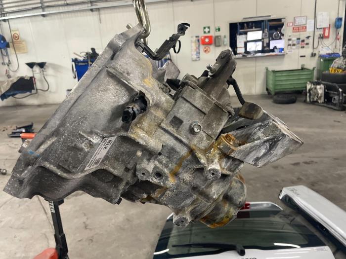 Gearbox from a Opel Karl 1.0 ecoFLEX 12V 2017