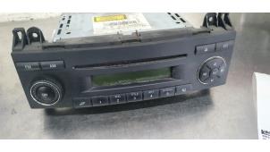Używane Radioodtwarzacz CD Volkswagen Crafter 2.0 TDI 16V Cena € 75,00 Procedura marży oferowane przez De Witte Boerderij B.V.