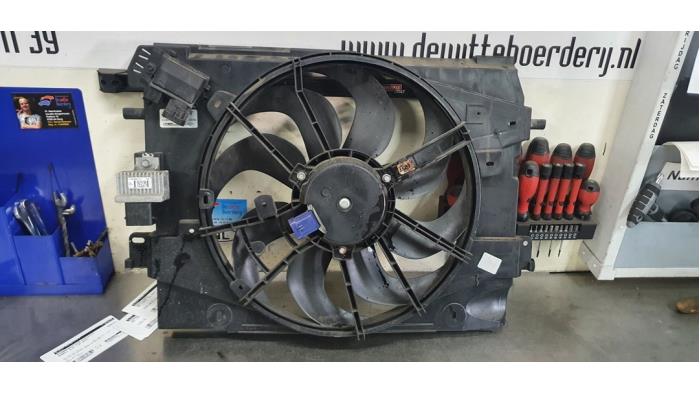Fan motor from a Renault Clio IV (5R) 1.5 Energy dCi 90 FAP 2014