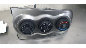 Usados Panel de control de calefacción Toyota Yaris II (P9) 1.33 16V Dual VVT-I Precio € 25,00 Norma de margen ofrecido por De Witte Boerderij B.V.