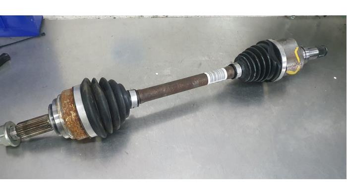 Gebrauchte Antriebswelle links vorne Ford Fiesta 7 Preis € 95,00 Margenregelung angeboten von De Witte Boerderij AutoMotive