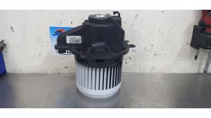 Used Heating and ventilation fan motor Renault Clio IV (5R) 1.5 Energy dCi 90 FAP Price € 35,00 Margin scheme offered by De Witte Boerderij B.V.