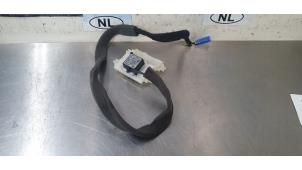 Used GPS antenna Renault Clio IV (5R) 1.5 Energy dCi 90 FAP Price € 25,00 Margin scheme offered by De Witte Boerderij B.V.