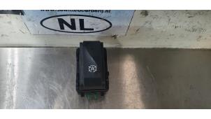 Used Start/stop switch Renault Clio IV (5R) 1.5 Energy dCi 90 FAP Price € 10,00 Margin scheme offered by De Witte Boerderij B.V.