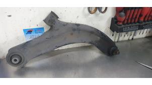 Used Front wishbone, right Renault Clio III (BR/CR) 1.2 16V TCe 100 Price € 25,00 Margin scheme offered by De Witte Boerderij B.V.