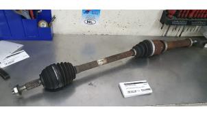 Used Front drive shaft, right Renault Clio III (BR/CR) 1.2 16V TCe 100 Price € 35,00 Margin scheme offered by De Witte Boerderij B.V.