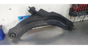Used Front wishbone, right Renault Clio IV (5R) 1.5 Energy dCi 90 FAP Price € 25,00 Margin scheme offered by De Witte Boerderij B.V.