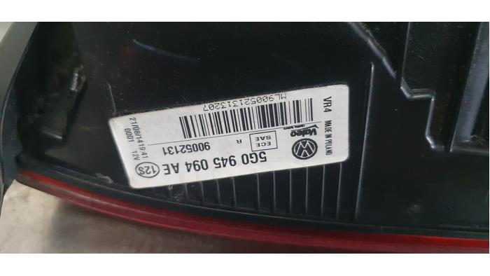 Luz trasera derecha de un Volkswagen Golf VII (AUA) 1.6 TDI 16V 2015