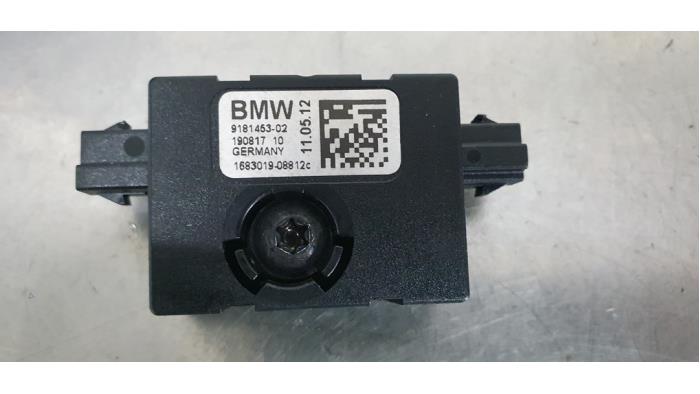 Amplificador de antena de un BMW 1 serie (F20) 116i 1.6 16V 2012