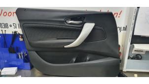 Używane Tapicerka drzwi lewych przednich wersja 4-drzwiowa BMW 1 serie (F20) 116i 1.6 16V Cena € 50,00 Procedura marży oferowane przez De Witte Boerderij B.V.