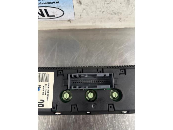 Begagnade Innerdisplay Opel Corsa D 1.2 16V Pris € 20,00 Marginaltabell erbjuds av De Witte Boerderij AutoMotive