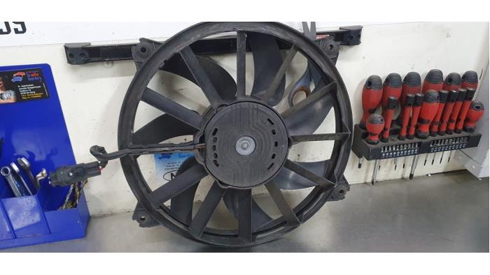 Używane Silnik wentylatora Peugeot 5008 I (0A/0E) 1.6 THP 16V Cena € 45,00 Procedura marży oferowane przez De Witte Boerderij AutoMotive