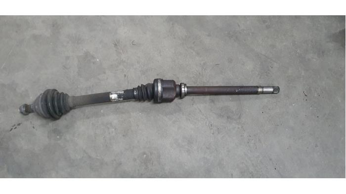 Gebrauchte Antriebswelle rechts vorne Peugeot 5008 I (0A/0E) 1.6 THP 16V Preis € 35,00 Margenregelung angeboten von De Witte Boerderij AutoMotive