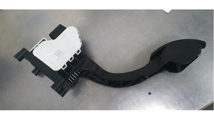Begagnade Gaspedalsensor Fiat 500 (312) 1.0 Hybrid Pris € 10,00 Marginaltabell erbjuds av De Witte Boerderij AutoMotive