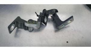 Used Front door hinge, left Seat Mii 1.0 12V Price € 10,00 Margin scheme offered by De Witte Boerderij B.V.