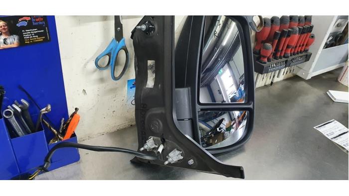 Retrovisor externo derecha de un Ford Transit 2.0 TDCi 16V Eco Blue 130 RWD 2018
