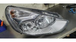 Used Headlight, right Ford S-Max (GBW) 2.0 16V Price € 100,00 Margin scheme offered by De Witte Boerderij B.V.
