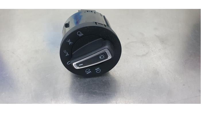 Commutateur lumière d'un Volkswagen Golf VII Variant (AUVV) 1.0 TSI 12V BlueMotion Technology 2018