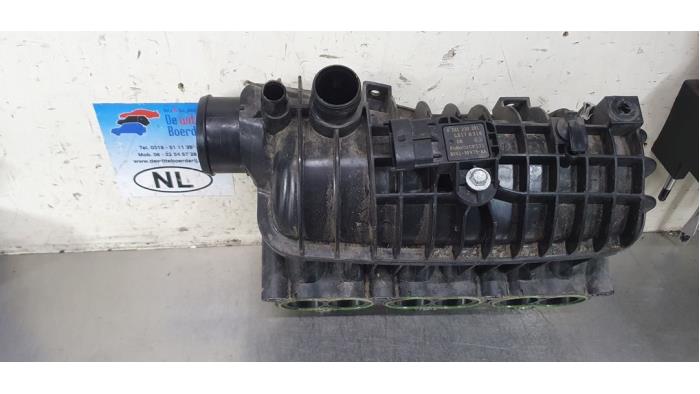 Używane Kolektor dolotowy Ford Fiesta 7 Cena € 40,00 Procedura marży oferowane przez De Witte Boerderij AutoMotive