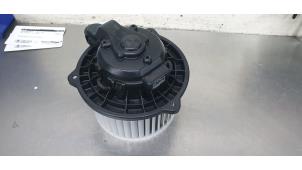 Usados Motor de ventilador de calefactor Kia Picanto (JA) 1.0 DPi 12V Precio € 35,00 Norma de margen ofrecido por De Witte Boerderij B.V.