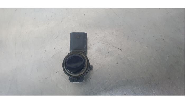 PDC Sensor from a BMW 3 serie Touring (F31) 320d 2.0 16V 2017