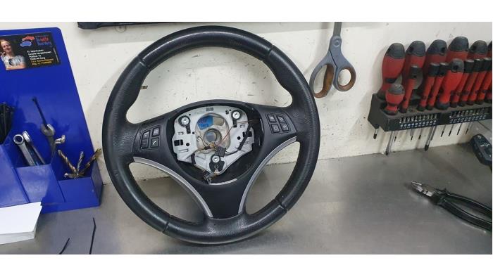 Steering wheel from a BMW 3 serie Touring (E91) 320i 16V 2009