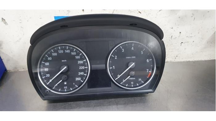 Odometer KM from a BMW 3 serie Touring (E91) 320i 16V 2009