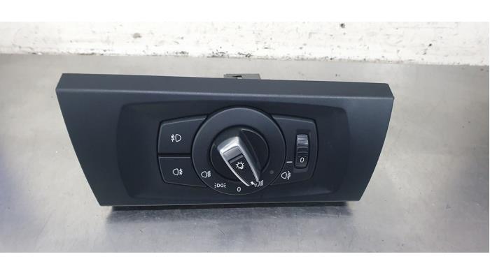 Light switch from a BMW 3 serie Touring (E91) 320i 16V 2009