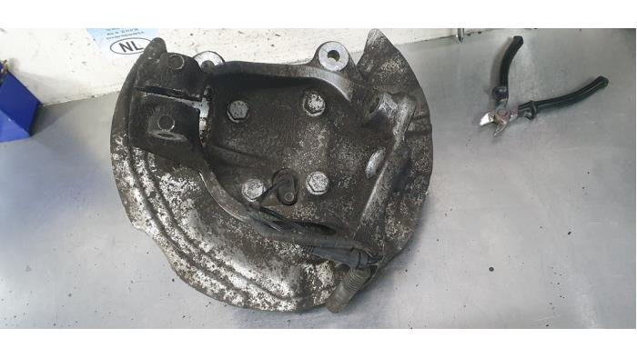 Knuckle, front right from a BMW 3 serie Touring (E91) 320i 16V 2009