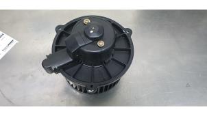 Usados Motor de ventilador de calefactor Hyundai Tucson (JM) 2.0 16V CVVT 4x2 Precio € 35,00 Norma de margen ofrecido por De Witte Boerderij B.V.