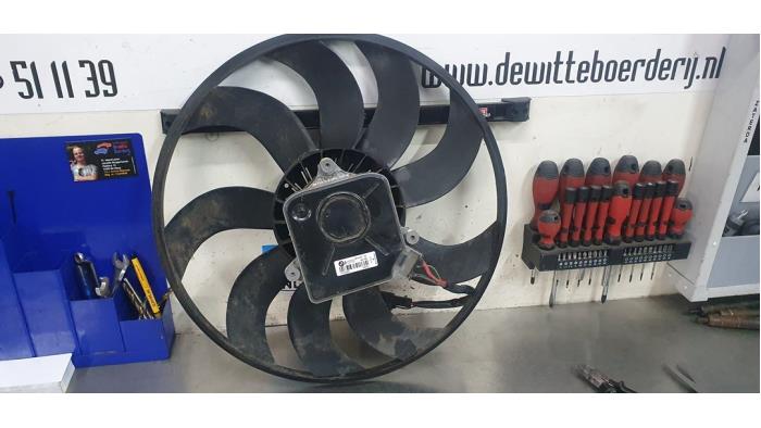 Fan motor from a BMW 1 serie (F20) 114i 1.6 16V 2015