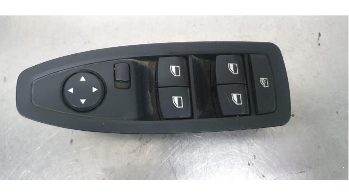 Electric window switch from a BMW 1 serie (F20) 116d 1.6 16V Efficient Dynamics 2014