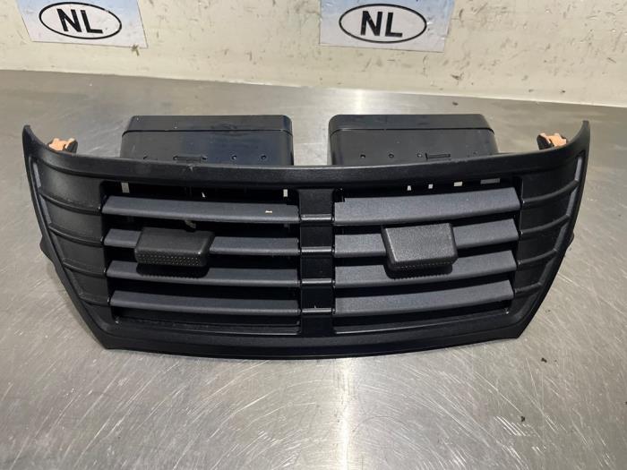 Dashboard vent from a Nissan Pixo (D31S) 1.0 12V 2010