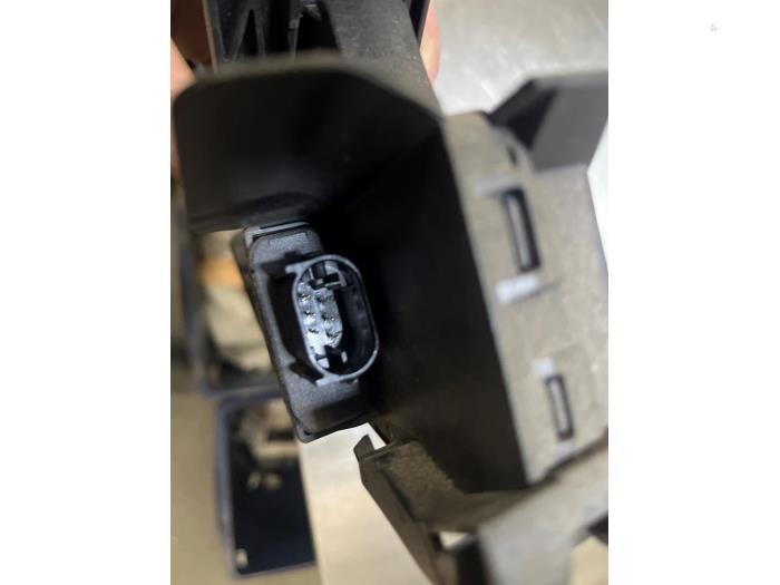 Sensor de posición de acelerador de un BMW 1 serie (F20) 114i 1.6 16V 2015