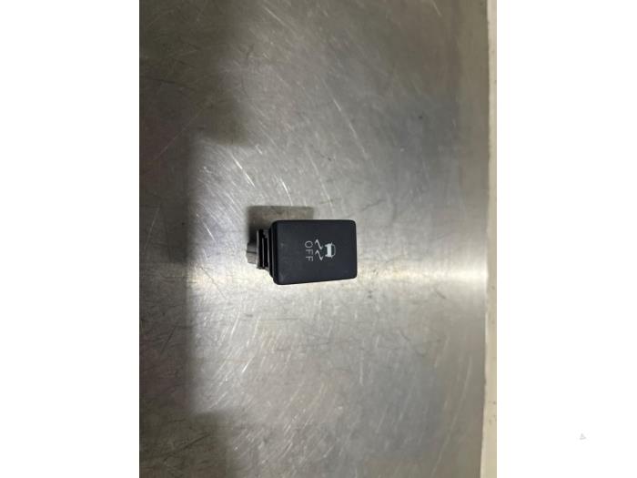 Usados Interruptor ESP Toyota Yaris III (P13) 1.33 16V Dual VVT-I Precio € 10,00 Norma de margen ofrecido por De Witte Boerderij AutoMotive