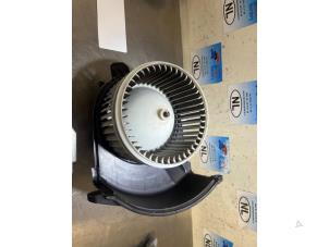 Used Heating and ventilation fan motor Mercedes Citan (415.6) 1.5 108 CDI Price € 35,00 Margin scheme offered by De Witte Boerderij B.V.