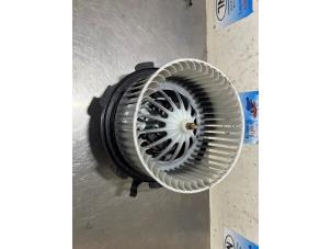 Used Heating and ventilation fan motor Mercedes Sprinter 3t (906.61) 213 CDI 16V Price € 25,00 Margin scheme offered by De Witte Boerderij B.V.