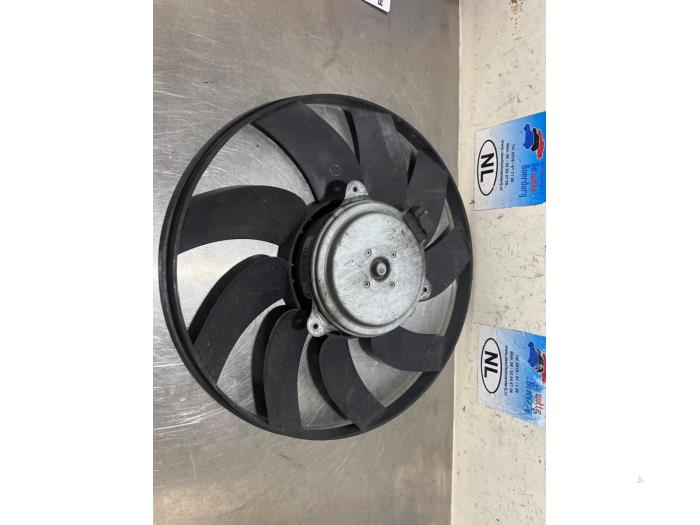 Używane Wentylator Mercedes Sprinter 3t (906.61) 213 CDI 16V Cena € 50,00 Procedura marży oferowane przez De Witte Boerderij AutoMotive